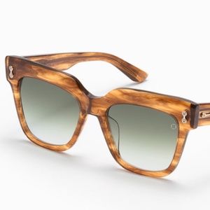Akoni Lyra Oversized Sunglasses